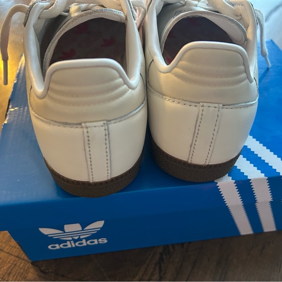 Women’s Adidas Sambas sz. 7 1/2 pink stripes. Worn 2-3 times great condition. - Picture 4 of 6